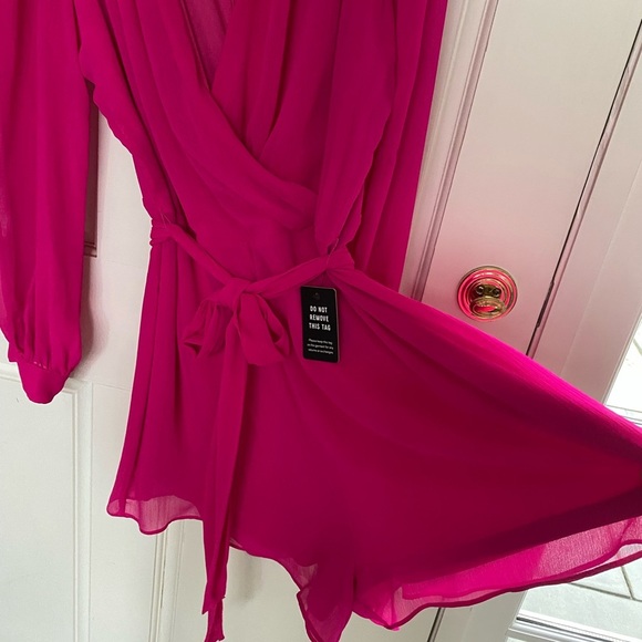 EXPRESS Romper Bright Pink Fuschia NWT Large - Picture 2 of 7